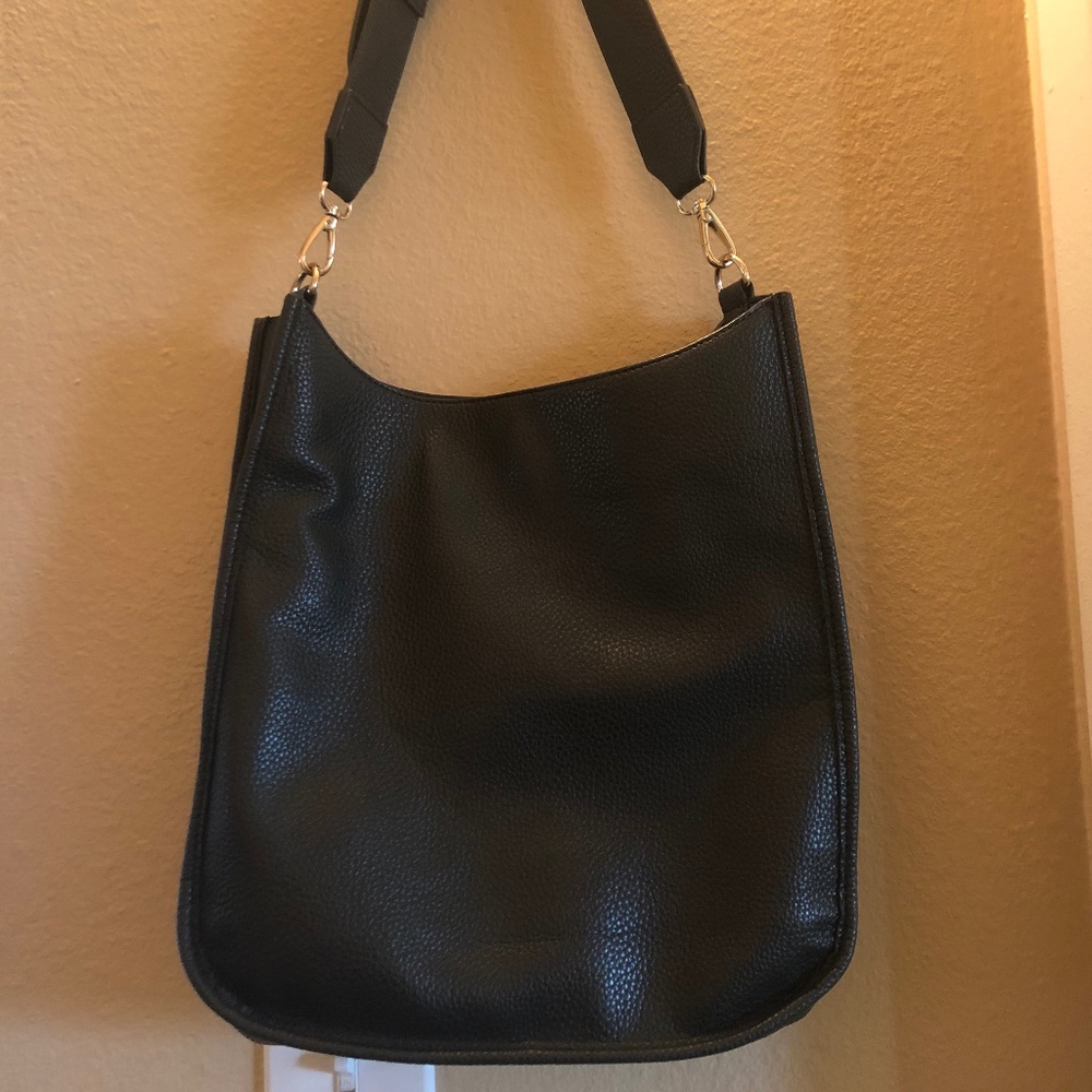 WHBM GROMMET MESSENGER BAG IN OLIVE GREEN